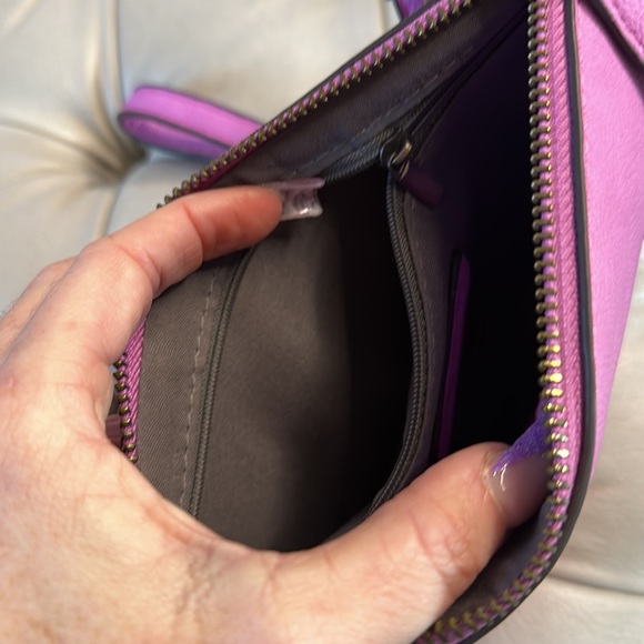 💗Joy Susan Vegan Leather Small Purse Shoulder/Wristlet Pinkish Purplish Color💗 - Picture 9 of 12